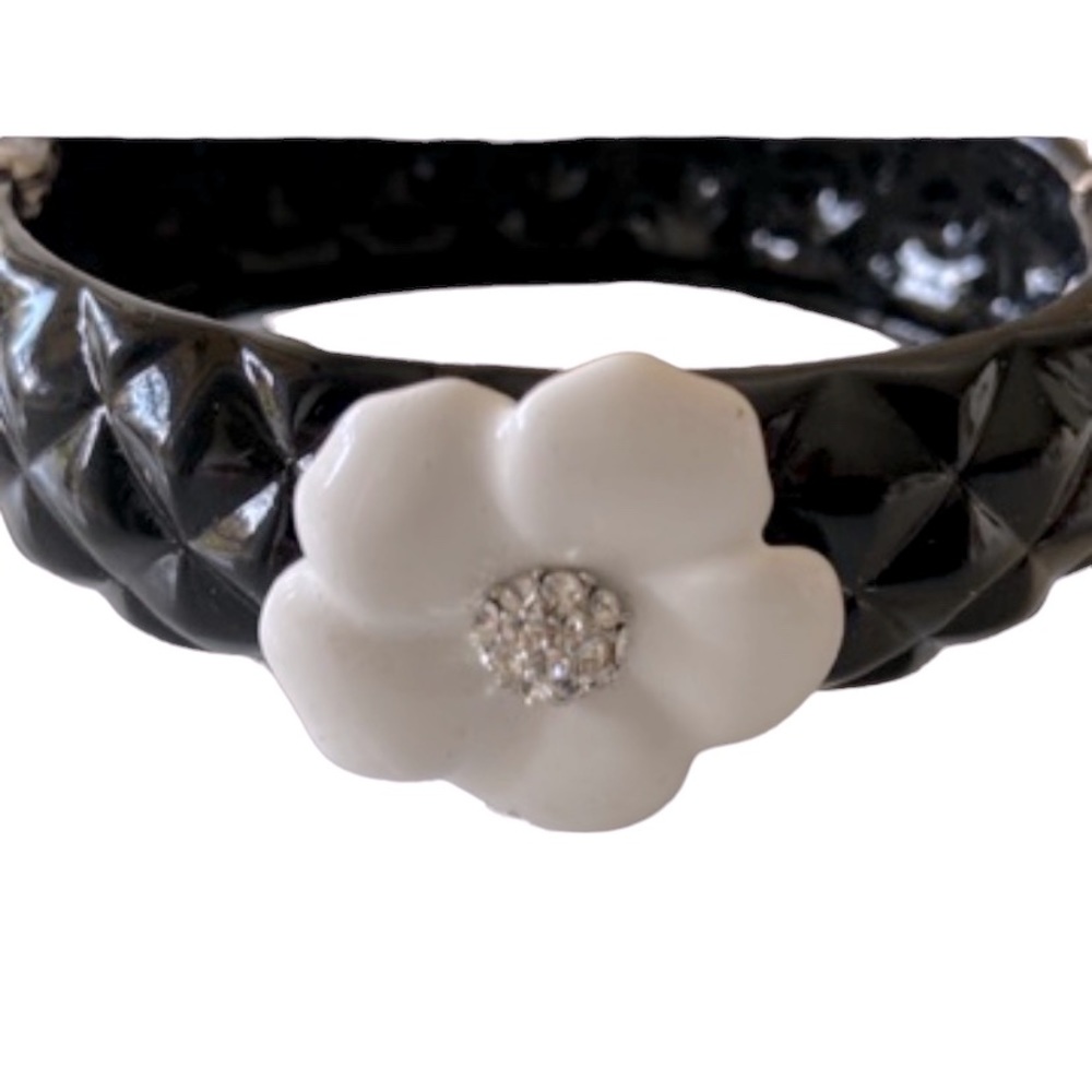 BLACK ENAMEL BANGLE BRACELET W/ A WHITE ENAMEL FLOWER & CZS - Picture 12 of 16